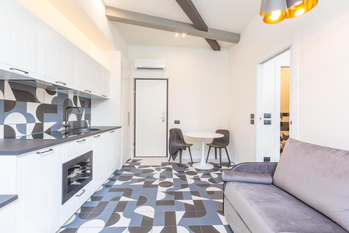 3Fo6 -Navigli-Duomo - Luxury Modern Apartment Milan Bagian luar foto